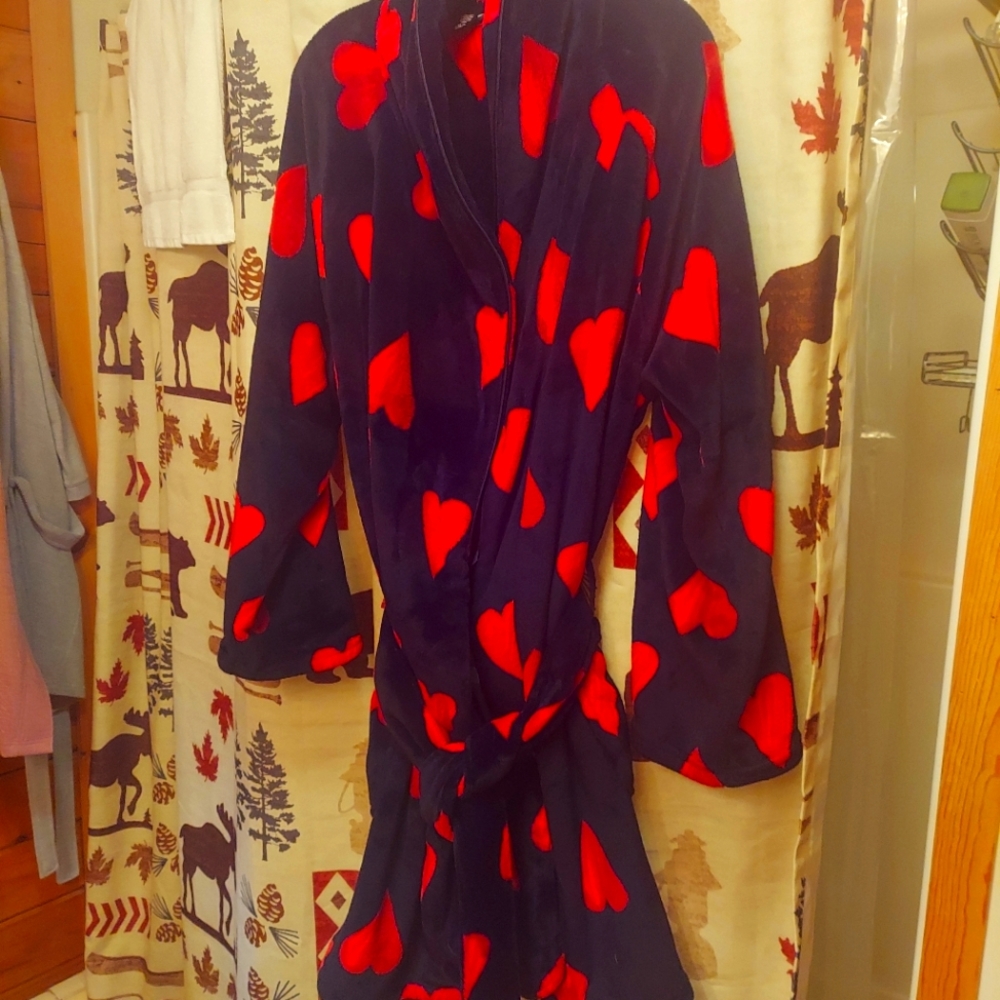 Victoria Secret Cozy Robe Size M/L Black with Red Hearts
